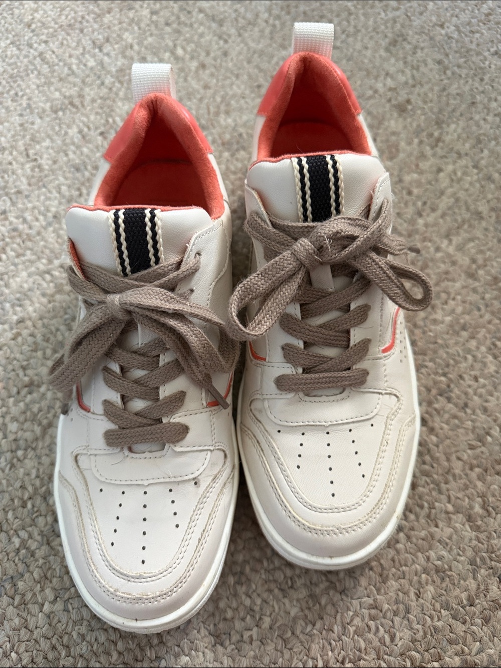 ShuShop women’s sneaker
